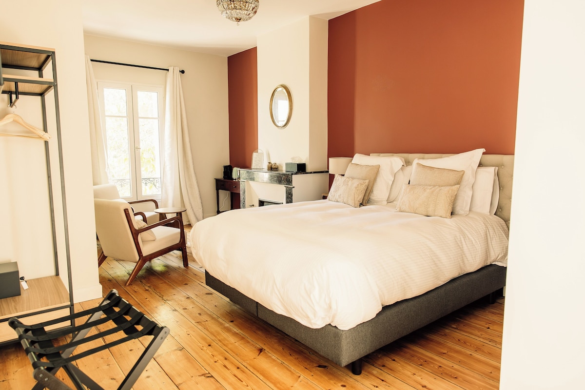 Deluxe-Doppelzimmer, Gartenblick | Zimmersafe, Bügeleisen/Bügelbrett, kostenloses WLAN