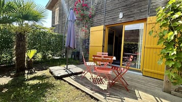 屋外ダイニングエリア