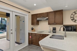 Fridge, microwave, stovetop, coffee/tea maker - Cozy 1-bedroom house  with pool in awesome South Padre Island (South Padre Island)