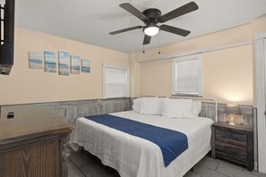 1 bedroom, iron/ironing board, free WiFi, bed sheets - Cozy 1-bedroom house  with pool in awesome South Padre Island (South Padre Island)