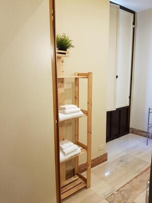 Habitación doble superior, balcón, vistas a la ciudad | Interior