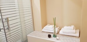 Basic Double Room, Balcony, City View | Bathroom - B&B Sicily Luxury  (Catania)