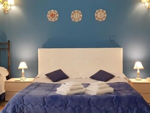 Basic Quadruple Room, Balcony, City View | In-room safe, soundproofing, iron/ironing board, free WiFi - B&B Sicily Luxury  (Catania)