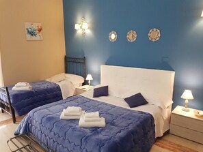 Basic Quadruple Room, Balcony, City View | In-room safe, soundproofing, iron/ironing board, free WiFi - B&B Sicily Luxury  (Catania)