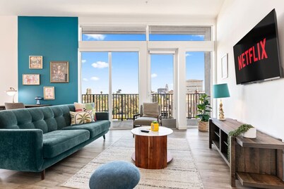 Skyline Luxe, Downtown LA, Epic Rooftop Views, Walk to Dodger Stadium