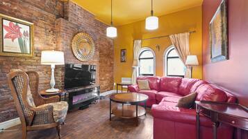 Smart TV, fireplace