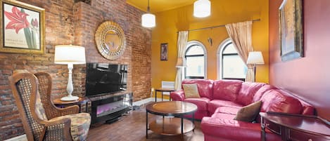 Smart TV, fireplace