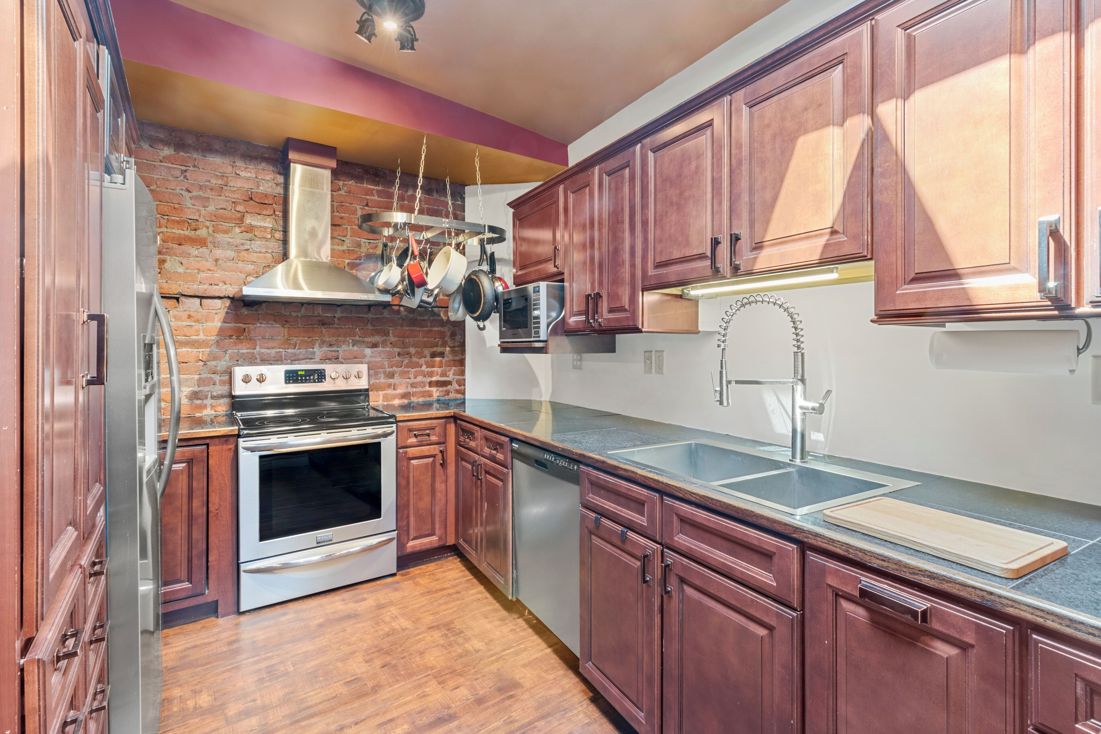 Refrigerador, microondas, horno, placa de cocina