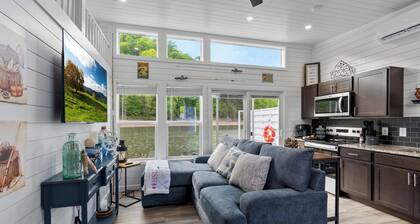 Knot Workin - Floating House on Lake Cumberland