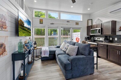 Knot Workin - Floating House on Lake Cumberland