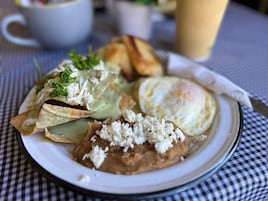 Desayuno a la carta todos los días (con cargo)