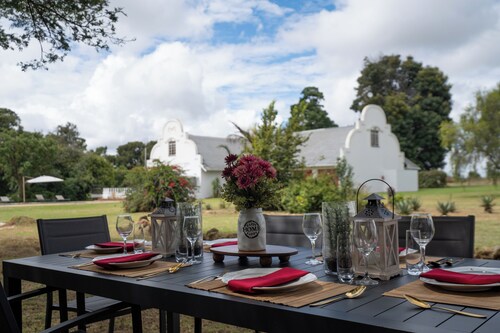 Perfect 4-bedroom farmhouse in welcoming Witbank for your getaway
