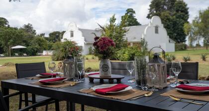 Perfect 4-bedroom farmhouse in welcoming Witbank for your getaway