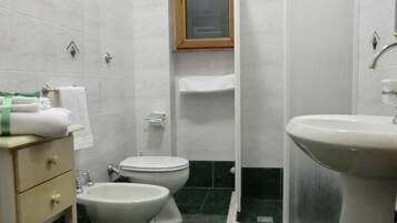 Double or Twin Room, Balcony, Sea View | Bathroom