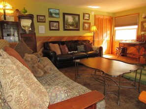 Smart TV, fireplace, DVD player, ping pong