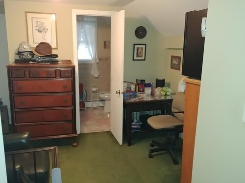 Adorable 2-bedroom bed & breakfast in fantastic Ossining location