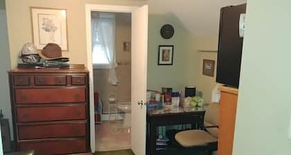 Adorable 2-bedroom bed & breakfast in fantastic Ossining location
