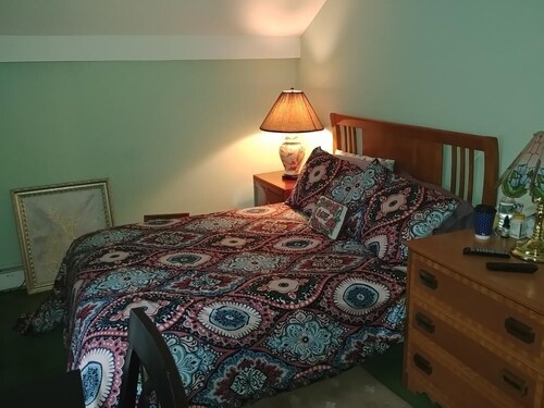 Adorable 2-bedroom bed & breakfast in fantastic Ossining location