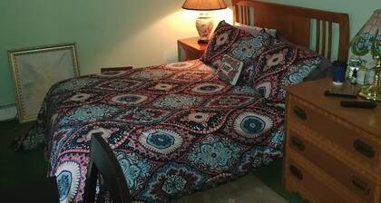 Adorable 2-bedroom bed & breakfast in fantastic Ossining location