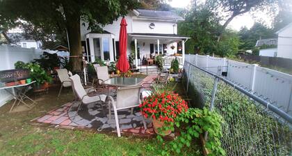 Adorable 2-bedroom bed & breakfast in fantastic Ossining location