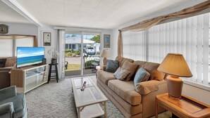 Unclassified image, 4 of 35, button - Charming Coastal Trailer Home with Private Parking (Venice)