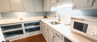 Lindsay Haven | Spacious 5BR Retreat • Sleeps 12 • Perfect for Groups & Gatherings
