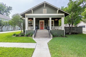 Exterior - Historic District Haven • Collected & Comfortable (Temple)