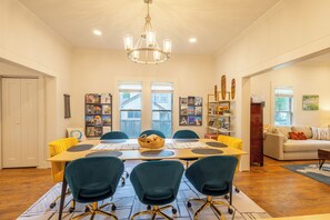 Dining - Historic District Haven • Collected & Comfortable (Temple)