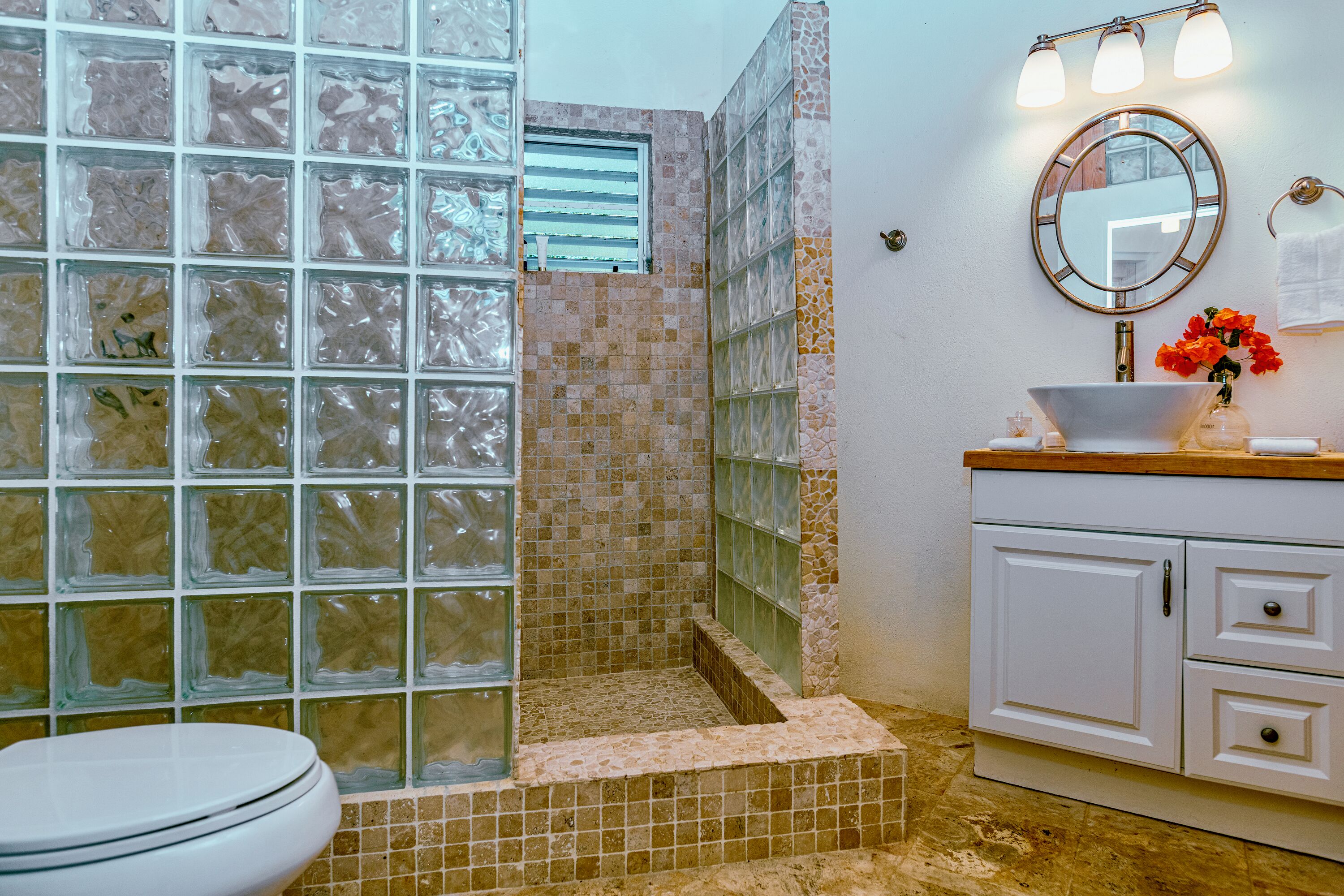 Douche, serviettes fournies