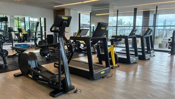 Apartamento Confort, vistas a la playa | Sala de fitness