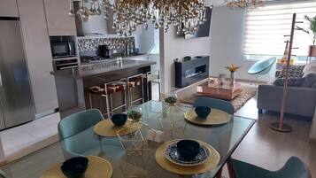 Comfort Apartment, City View | Interior