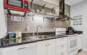 Private kitchen - New to the rental market cozy 2-bedroom condo in lovely Gatlinburg (Gatlinburg)