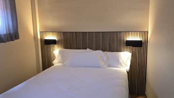 Habitación doble económica, balcón, vista a la montaña | Escritorio, wifi gratis y acceso para silla de ruedas