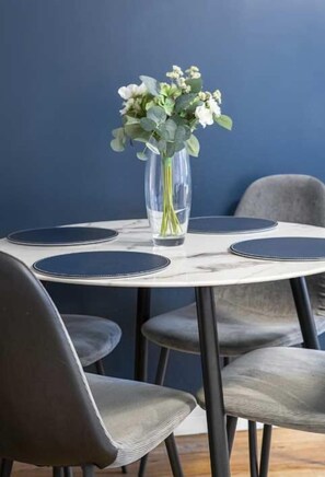 Dining - Edinburgh Stay | Near City Centre | FREE Parking (Edinburgh)