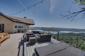 Terrace/patio - Skyview Ranch at Lake Nacimiento, Across from the Marina! (Bradley)