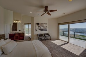 Room - Skyview Ranch at Lake Nacimiento, Across from the Marina! (Bradley)