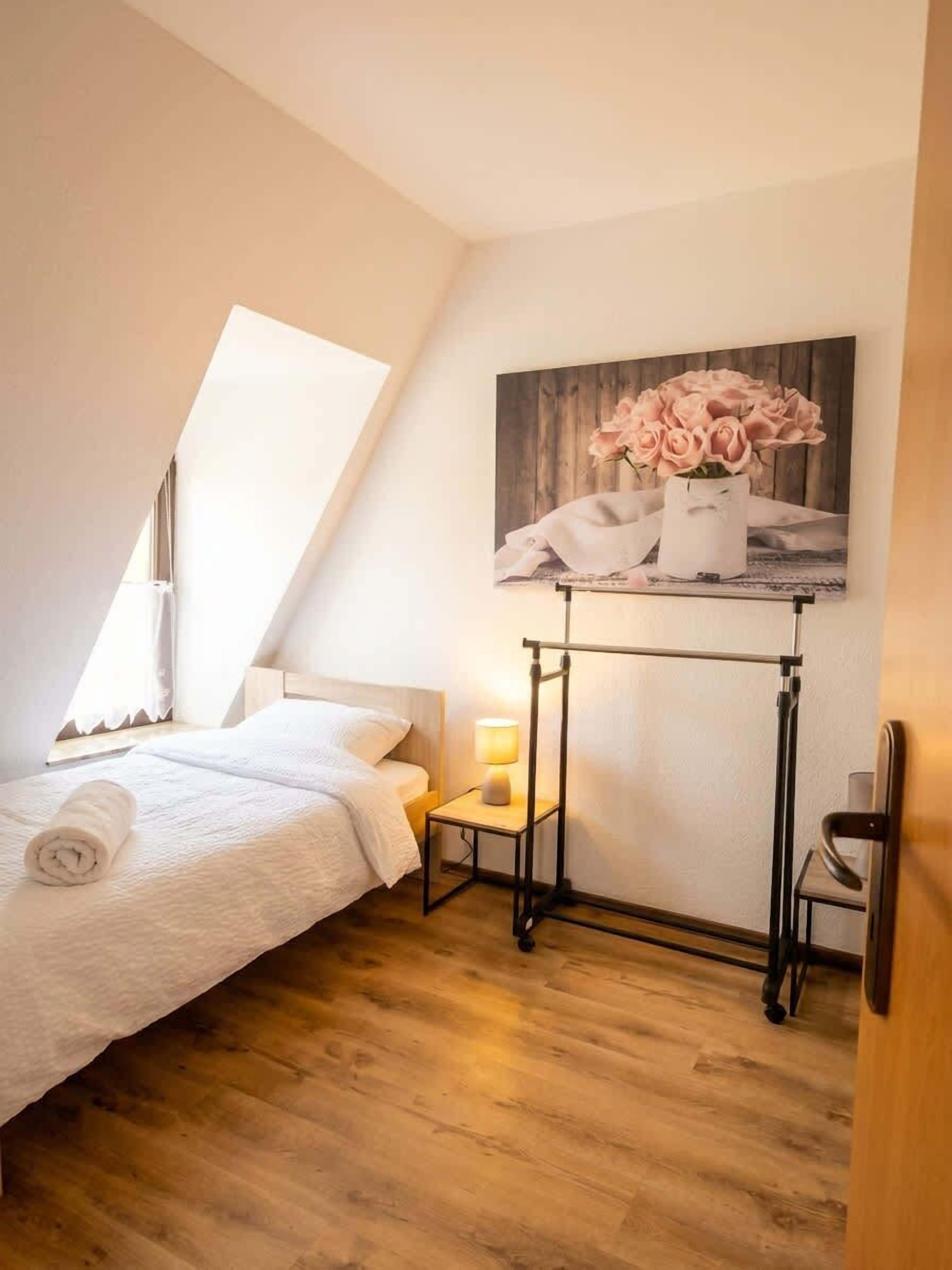 Iron/ironing board, bed sheets