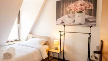 Iron/ironing board, bed sheets