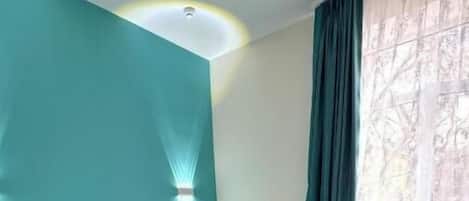 Chambre classique avec lits jumeaux | Fer et planche Ă repasser, accĂšs au Wi-Fi (inclus)