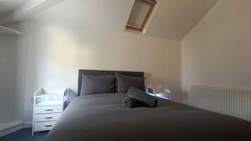Iron/ironing board, WiFi, bed sheets