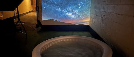 Indoor spa tub