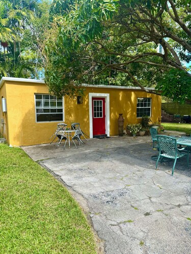 Cozy Miami Cottage Near Brickell & Beach + Parking