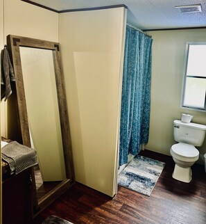 Hair dryer, towels, soap, toilet paper - Quiet Pine Retreat off Hwy 155 near Palestine—cozy, scenic, relaxing getaway (Palestine)