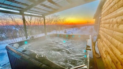 Sunset Lodge 10 Bed Cabin w/ Pool & HotTub