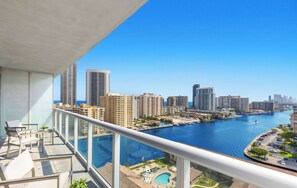 Apartment-balcony-views - Resort 1BR - Bay View High Floor (Hallandale Beach)
