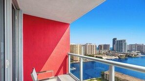 Apartment-balcony-views - Modern Studio - Sunset Views & Poolside Restaurant (Hallandale Beach)