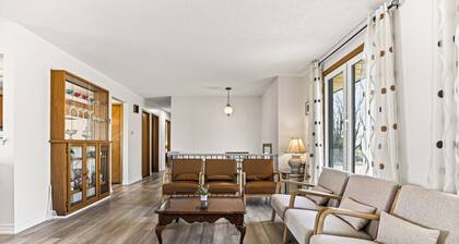 Peaceful 6BR Getaway Near Port Perry | Sleeps 13 | BBQ & Scenic Views