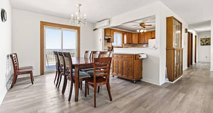 Peaceful 6BR Getaway Near Port Perry | Sleeps 13 | BBQ & Scenic Views