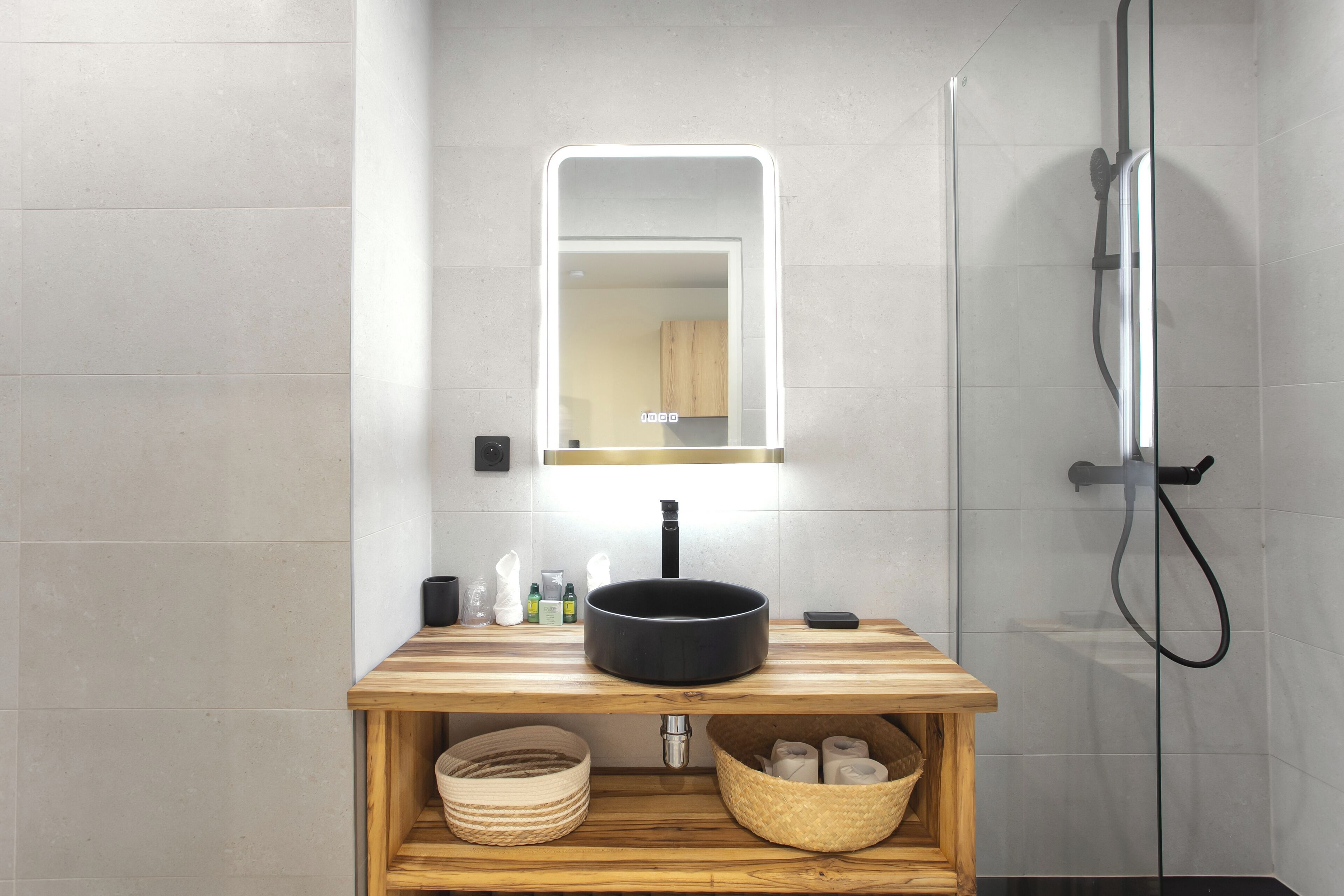 Deluxe Studio Suite, Garden View | Bathroom
