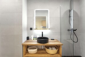 Deluxe Studio Suite, Garden View | Bathroom - FIDEMAM (Anse Marcel)